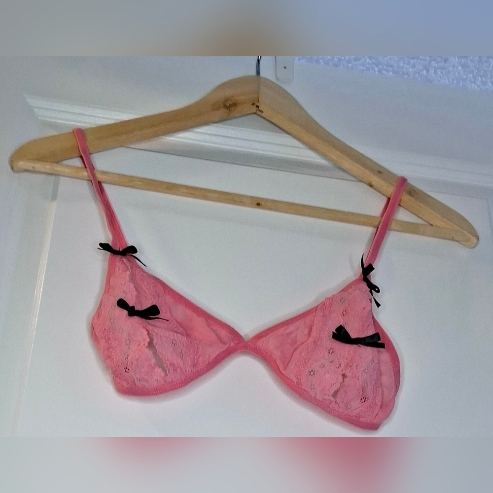 Lace Peekaboo Bra with Bow Detail (M)